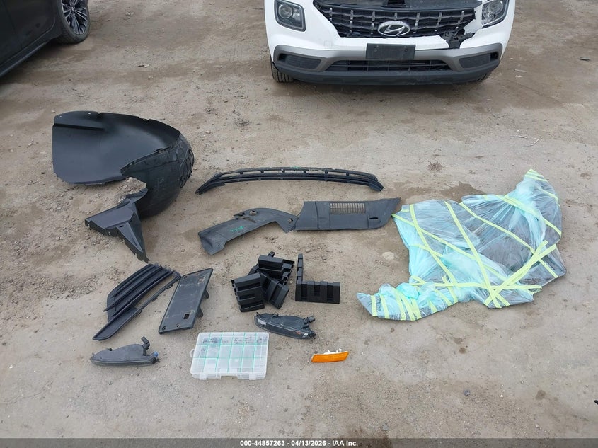 2019 Volkswagen Beetle 2.0T Final Edition Se/2.0T Final Edition Sel/2.0T S VIN: 3VWFD7AT1KM715849 Lot: 44857263