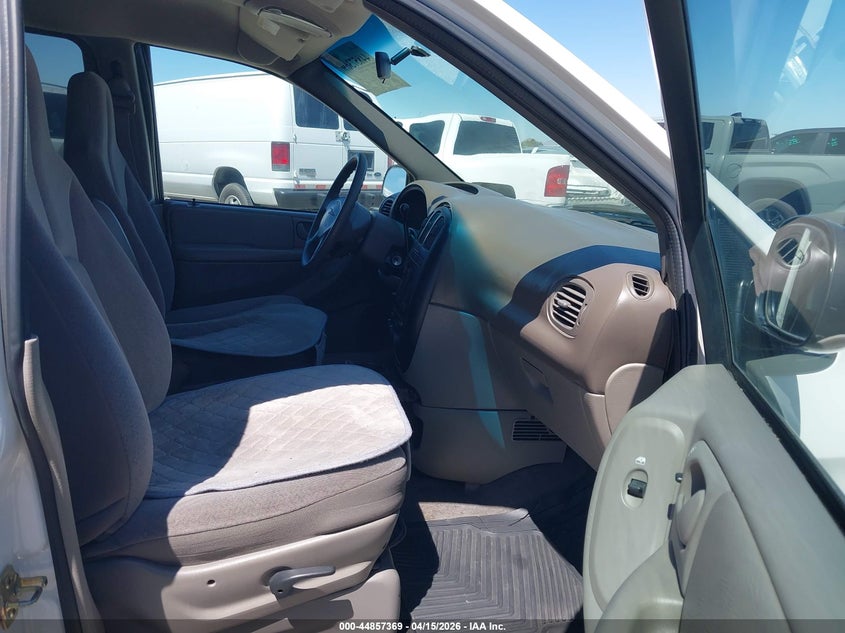 2002 Chrysler Town & Country Lx