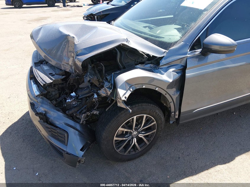 2020 Volkswagen Tiguan 2.0T Se/2.0T Se R-Line Black/2.0T Sel VIN: 3VV3B7AX1LM036536 Lot: 44857712