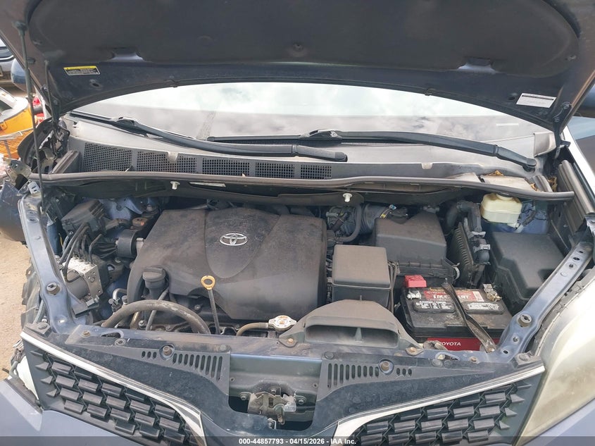 2018 Toyota Sienna Se 8 Passenger/Se Premium 8 Passenger VIN: 5TDXZ3DCXJS945241 Lot: 44857793