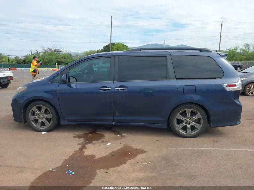 2018 Toyota Sienna Se 8 Passenger/Se Premium 8 Passenger VIN: 5TDXZ3DCXJS945241 Lot: 44857793