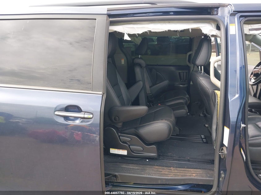 2018 Toyota Sienna Se 8 Passenger/Se Premium 8 Passenger VIN: 5TDXZ3DCXJS945241 Lot: 44857793