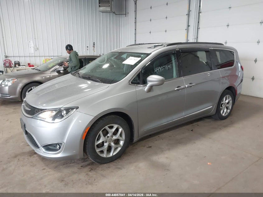 2017 Chrysler Pacifica 3.6 Touring-L silver Lot 111044857841 Vin 2C4RC1BG7HR565720
