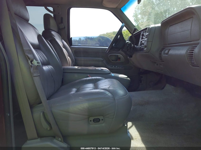 1999 Chevrolet Suburban 1500 Lt