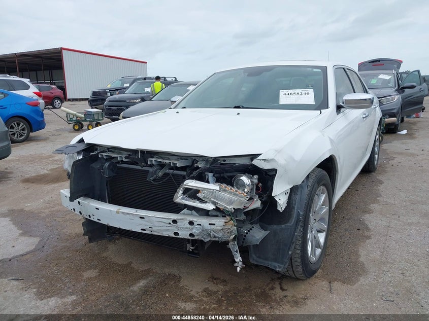 Vin: 2c3ca6ct8bh580751, lot: 45355551, chrysler 300c 20112