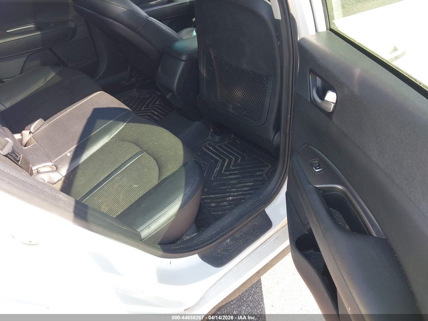 2019 Kia Optima S VIN: 5XXGT4L31KG370779 Lot: 44858267