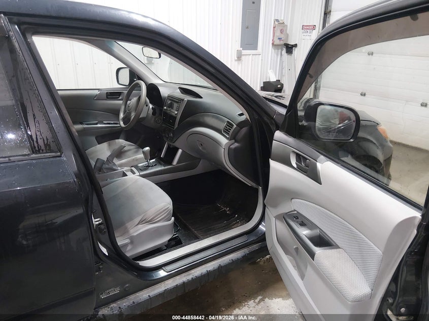 2011 SUBARU FORESTER auction photo 5