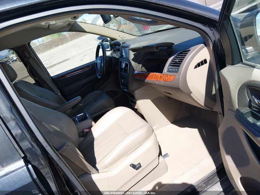 2013 Chrysler Town & Country Touring-L