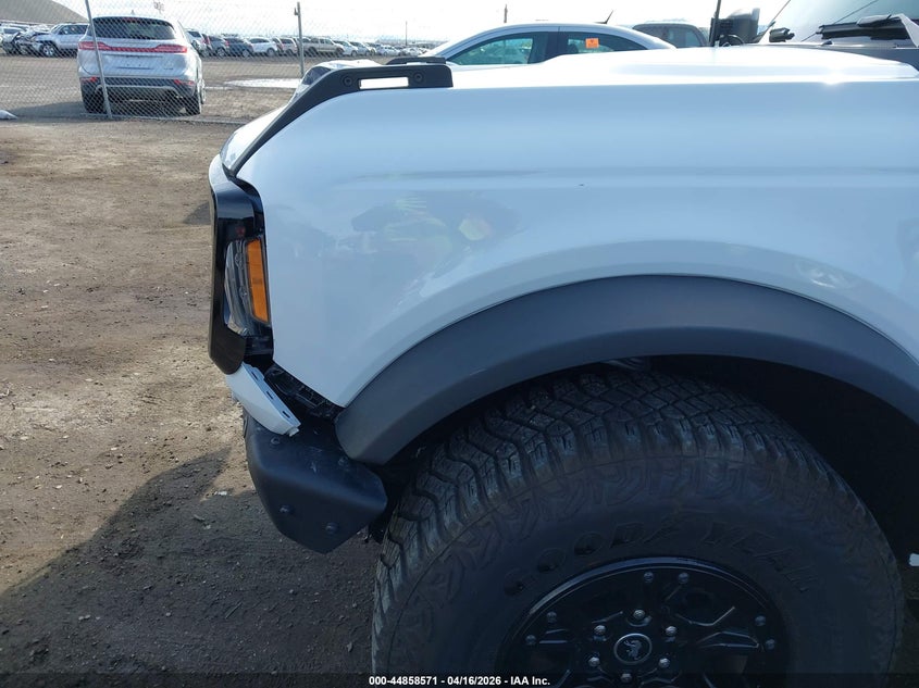2024 Ford Bronco 2.7 Wildtrak white Lot 111044858571 Vin 1FMEE2BP1RLB15856