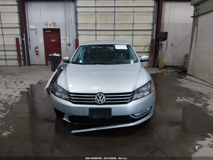 2015 Volkswagen Passat 1.8T Limited Edition VIN: 1VWAT7A39FC092551 Lot: 44858706