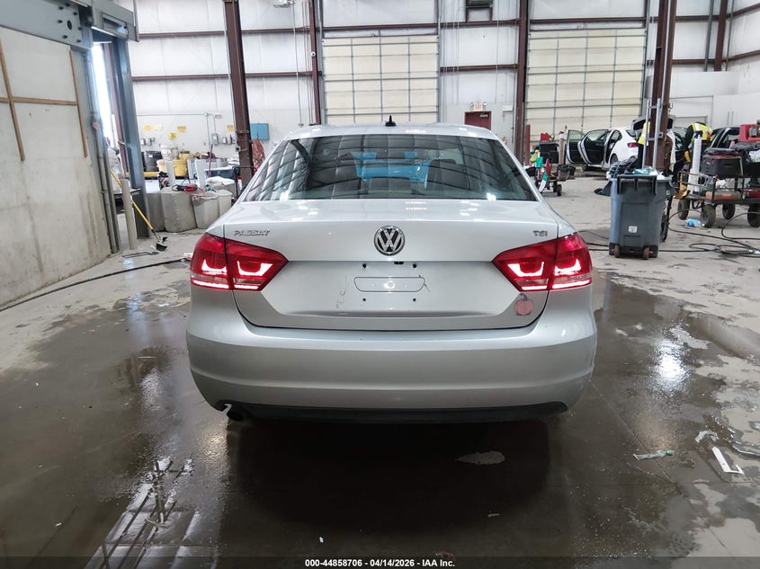 2015 Volkswagen Passat 1.8T Limited Edition VIN: 1VWAT7A39FC092551 Lot: 44858706