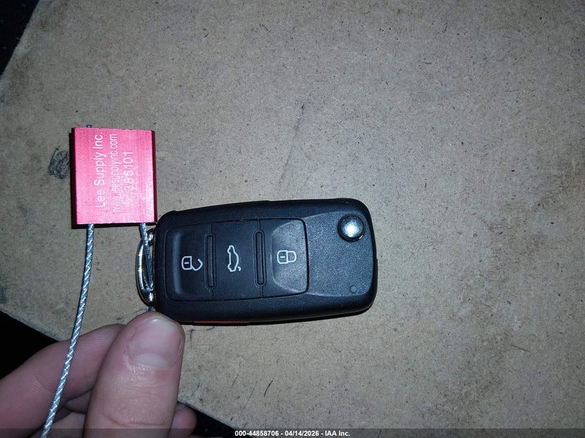 2015 Volkswagen Passat 1.8T Limited Edition VIN: 1VWAT7A39FC092551 Lot: 44858706