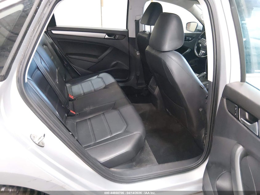 2015 Volkswagen Passat 1.8T Limited Edition VIN: 1VWAT7A39FC092551 Lot: 44858706