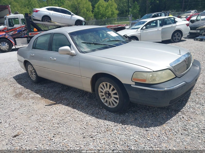 2003 Lincoln Town Car Signature