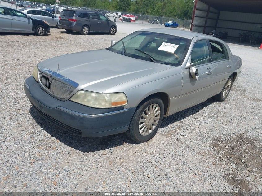 2003 Lincoln Town Car Signature