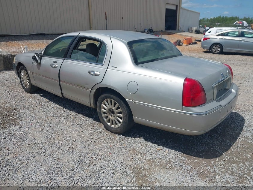2003 Lincoln Town Car Signature