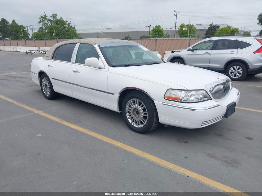 2010 Lincoln Town Car Signature Limited