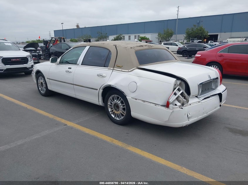 2010 Lincoln Town Car Signature Limited