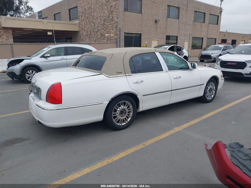 2010 Lincoln Town Car Signature Limited