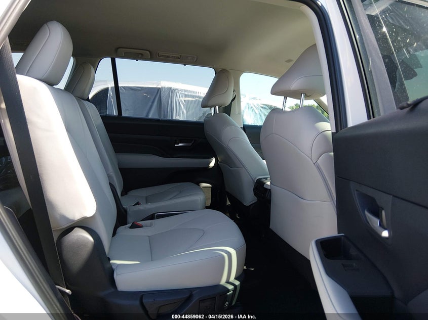 2026 TOYOTA GRAND HIGHLANDER auction photo 8