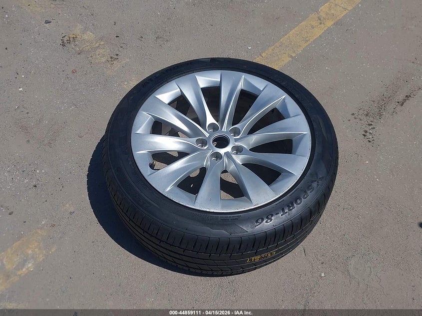 2026 Tesla Model Y All-Wheel Drive/Long Range Launch Series/Premium All-Wheel Drive VIN: 7SAYGDEE0TF541553 Lot: 44859111