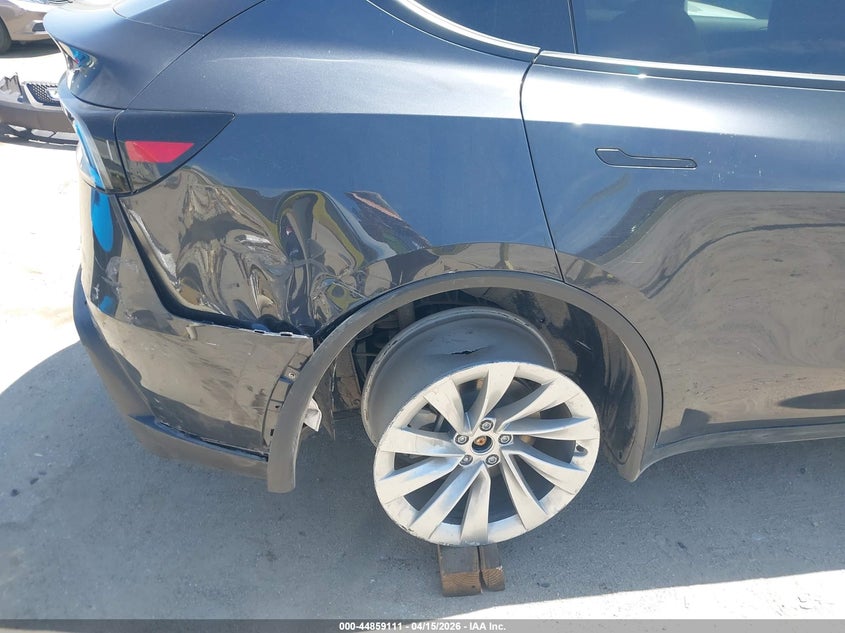 2026 Tesla Model Y All-Wheel Drive/Long Range Launch Series/Premium All-Wheel Drive VIN: 7SAYGDEE0TF541553 Lot: 44859111