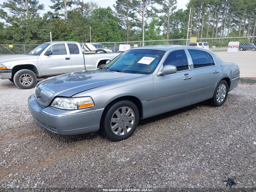 2006 Lincoln Town Car Signature Limited