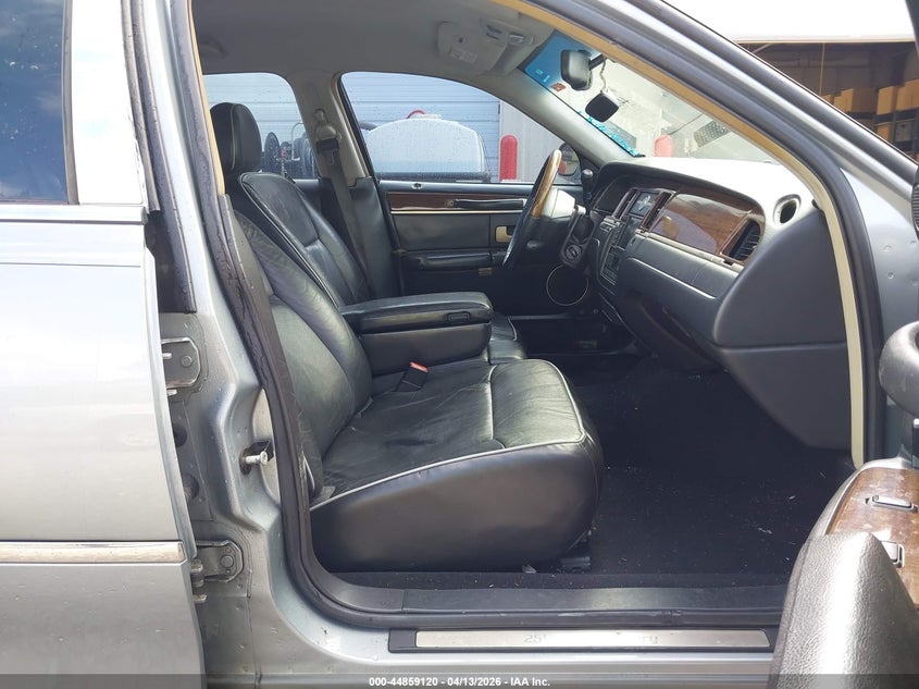 2006 Lincoln Town Car Signature Limited