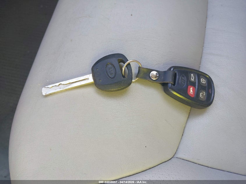 2005 Kia Amanti VIN: KNALD124655062890 Lot: 44859557