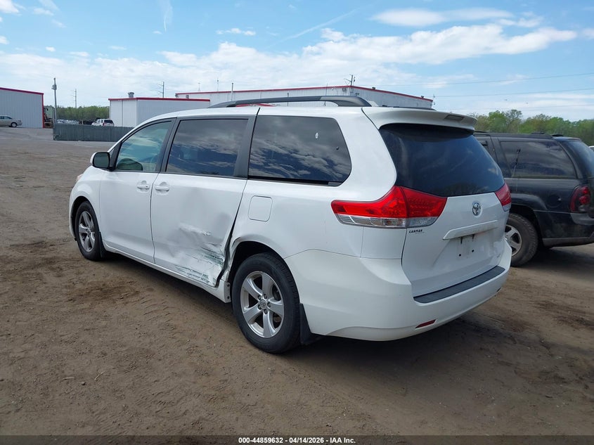 2013 Toyota Sienna Le V6 8 Passenger