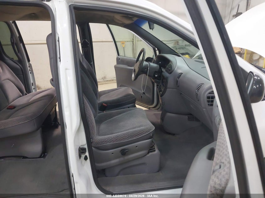 2000 Chrysler Grand Voyager