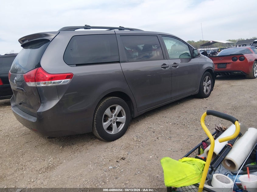 2012 Toyota Sienna Le V6 8 Passenger