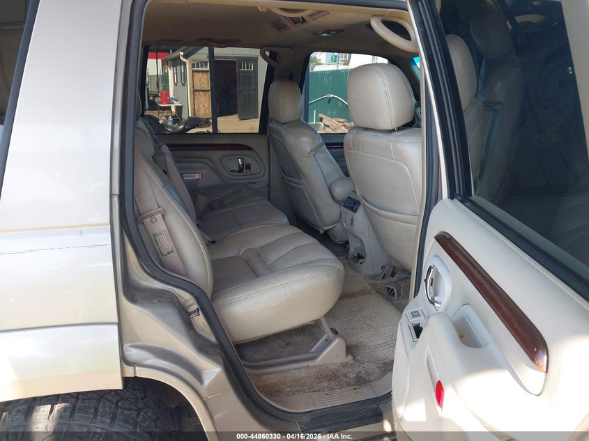 2000 Cadillac Escalade Standard VIN: 1GYEK13R1YR131911 Lot: 44860330