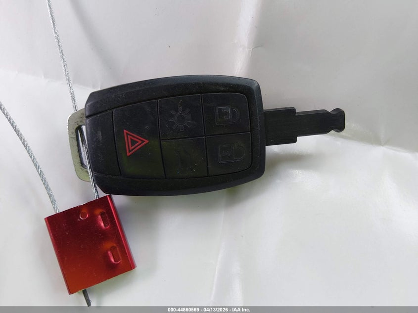 2011 Volvo C70 T5 VIN: YV1672MC0BJ113752 Lot: 44860569