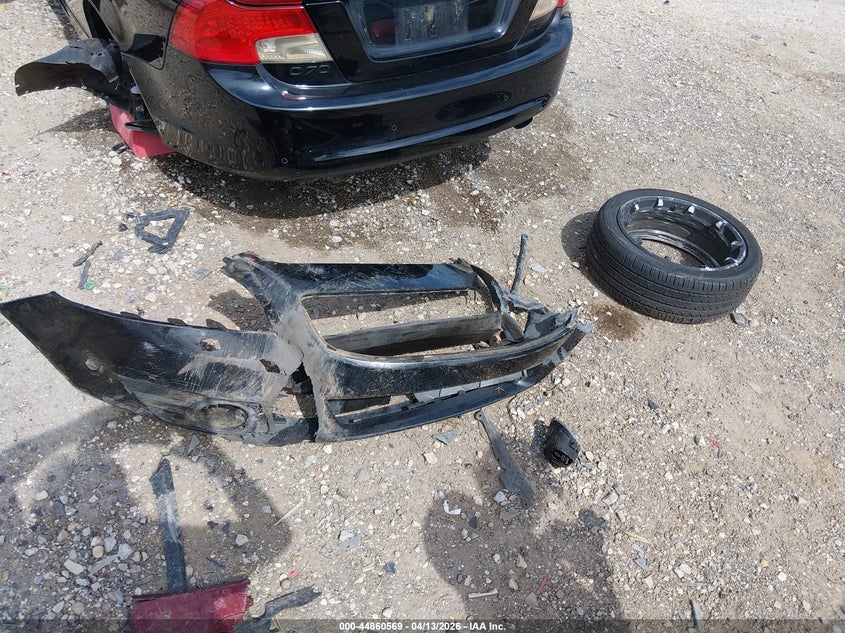 2011 Volvo C70 T5 VIN: YV1672MC0BJ113752 Lot: 44860569