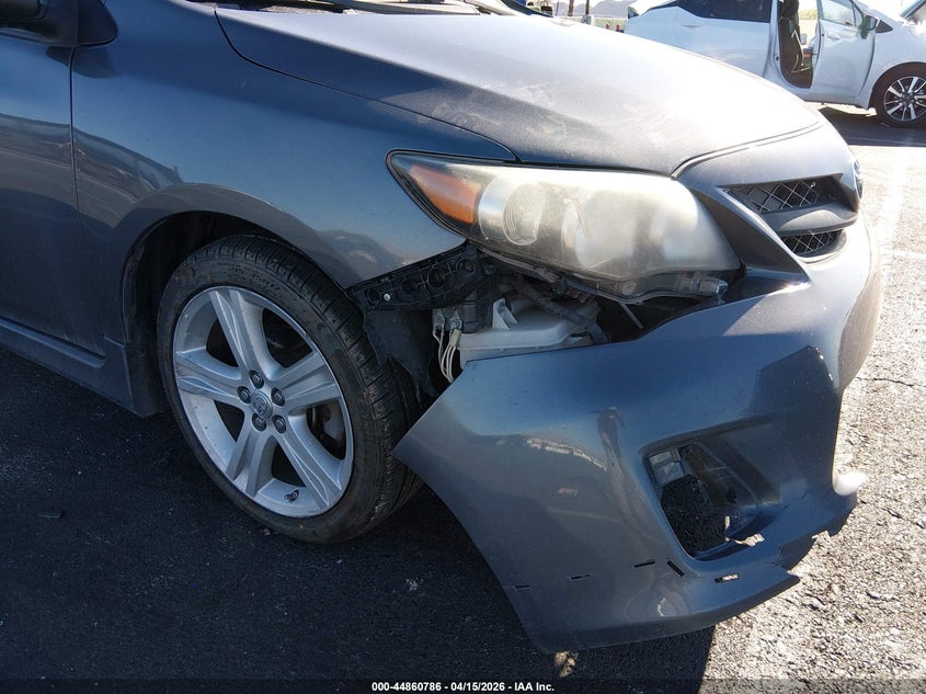 2T1BU4EE5DC045262 2013 Toyota Corolla 1.8 S Grey