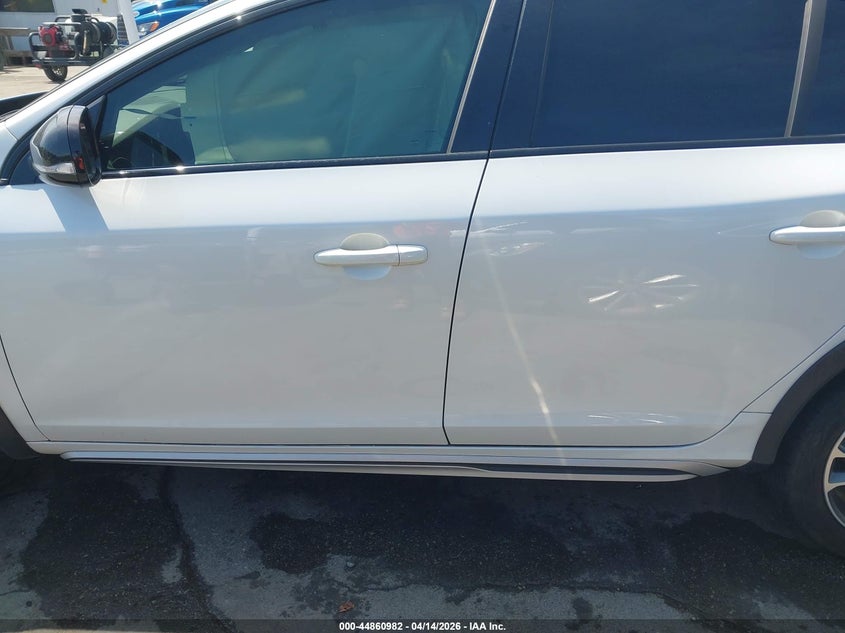 2017 Volvo V60 Cross Country T5 Platinum VIN: YV440MWM9H1036453 Lot: 44860982