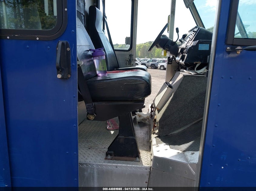 2006 Ford E-350 Stripped