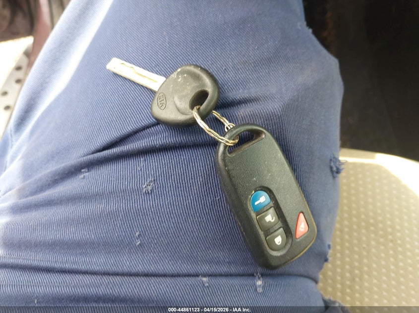 2011 Kia Sorento Lx VIN: 5XYKT3A15BG182090 Lot: 44861123