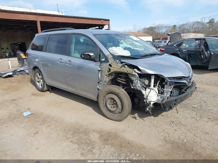 2018 Toyota Sienna Le 8 Passenger