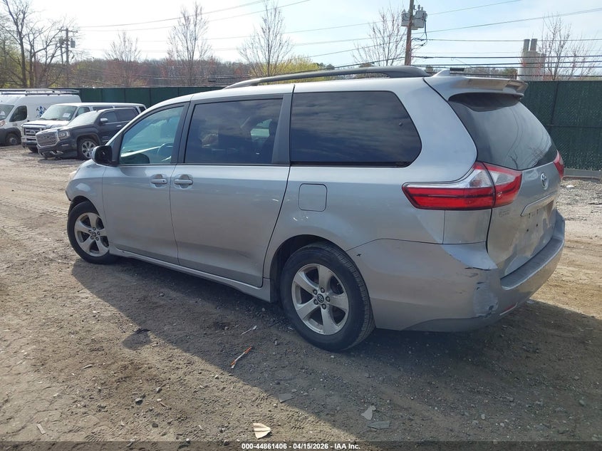 2018 Toyota Sienna Le 8 Passenger