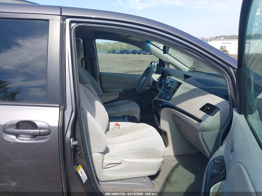 2011 Toyota Sienna Le V6