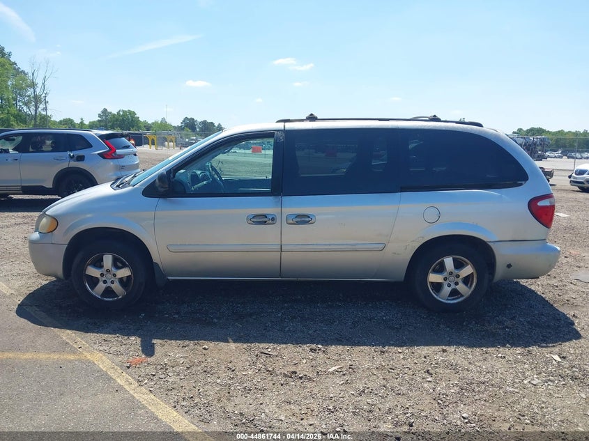 2005 Dodge Grand Caravan Sxt VIN: 2D4GP44L65R464495 Lot: 44861744