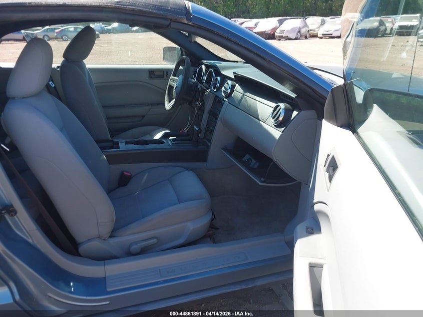 2007 Ford Mustang V6 Deluxe/V6 Premium