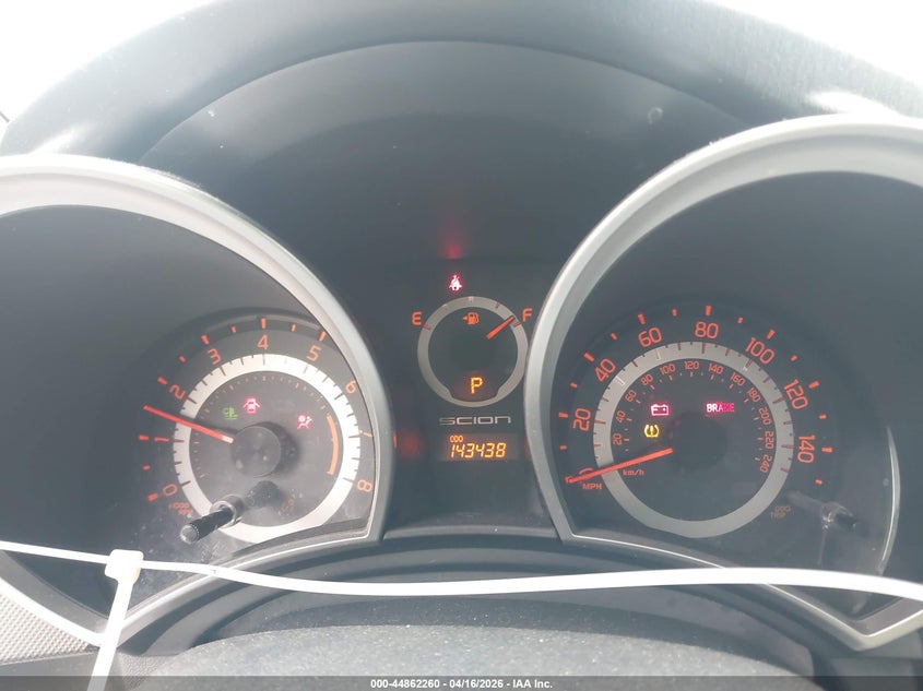JTKJF5C74E3074206 2014 Scion Tc 2.5 grey
