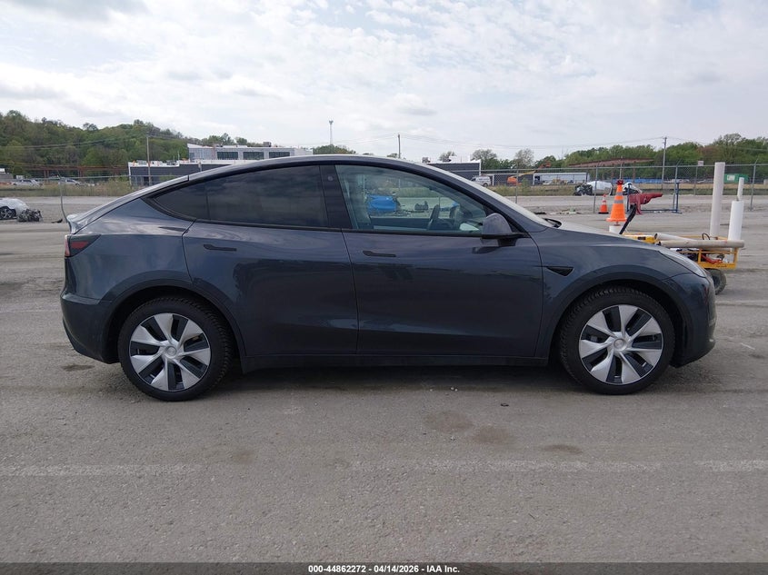 2022 Tesla Model Y Long Range Dual Motor All-Wheel Drive VIN: 7SAYGDEE4NF355405 Lot: 44862272
