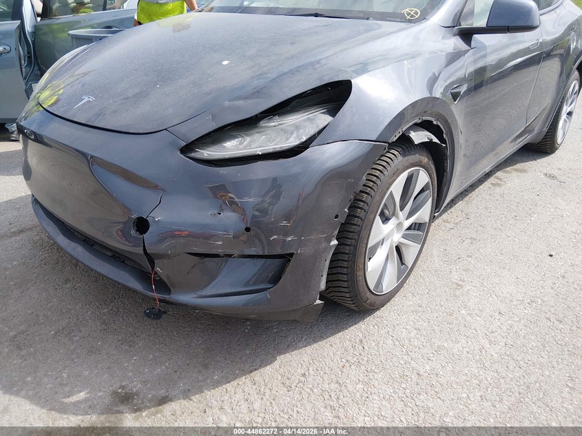 2022 Tesla Model Y Long Range Dual Motor All-Wheel Drive VIN: 7SAYGDEE4NF355405 Lot: 44862272