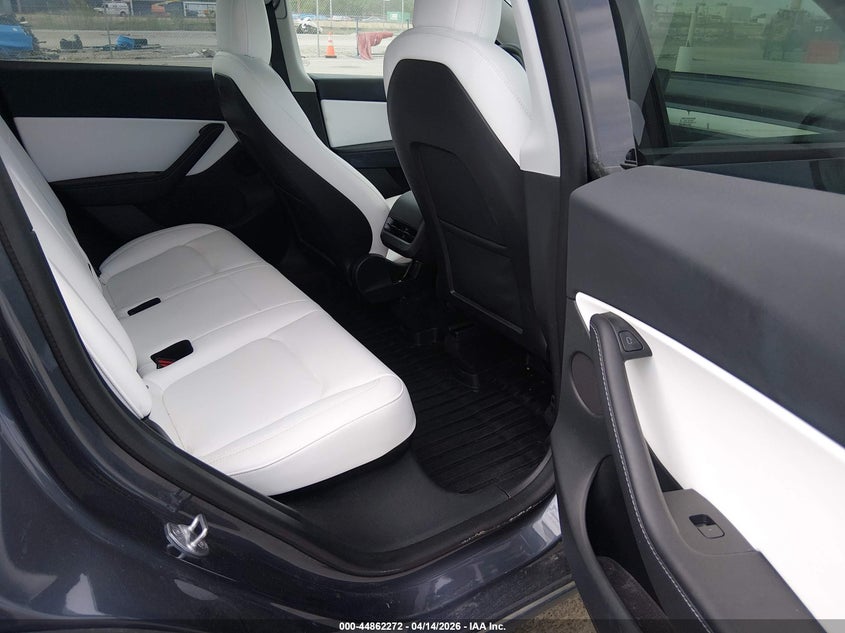 2022 Tesla Model Y Long Range Dual Motor All-Wheel Drive VIN: 7SAYGDEE4NF355405 Lot: 44862272