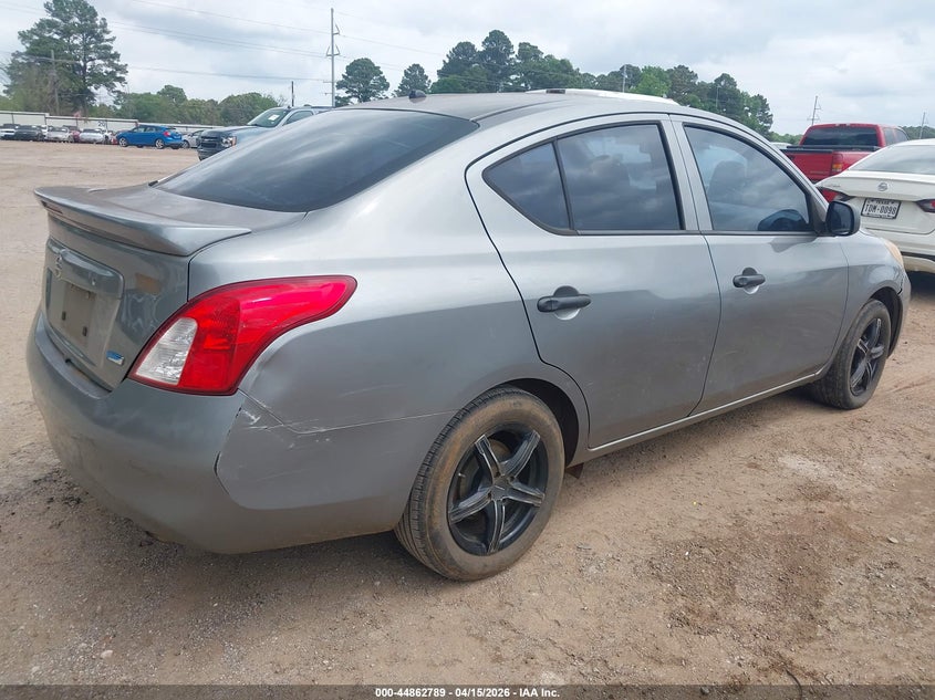 2013 Nissan Versa 1.6 S+