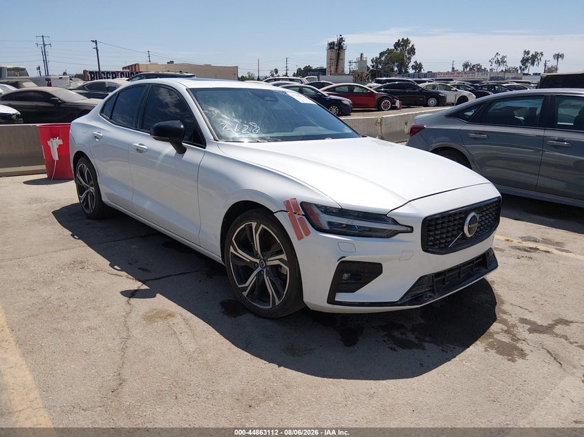 2024 Volvo S60 B5 Core Dark Theme